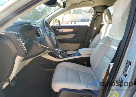 2019 Volvo Xc40 T5 Momentum z USA, uszkodzony, nr VIN YV4162UK3K2054861